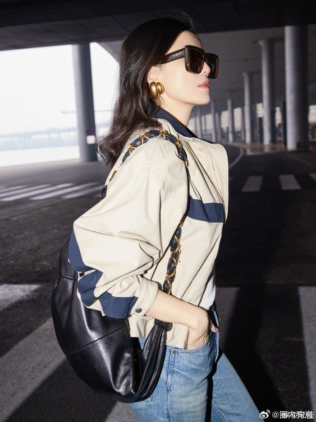 宋佳巴黎时装周出发路透宋佳出发look太会了，简简单单但全是细节，路透里每一个