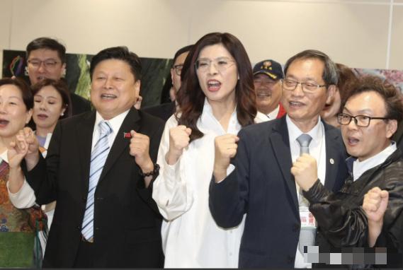 这才是国民党最不敢承认的事！马英九退了、朱立伦撑着、老路线走到头了，偏偏郑丽文这