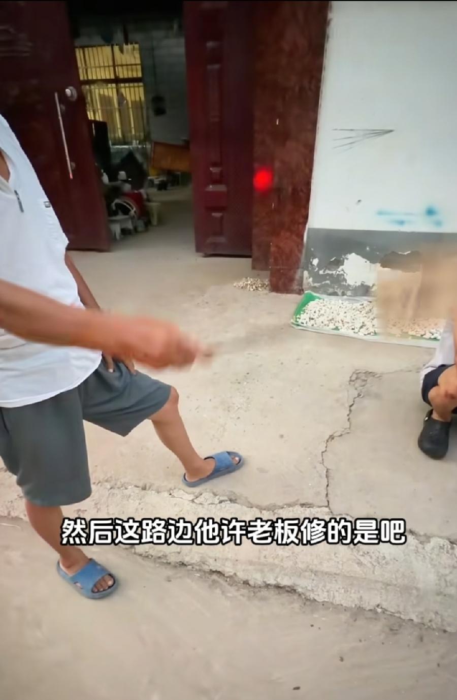 许家印太康老家，村里大叔说，100万建小学，给村里修路，每家安装自来水管，当年