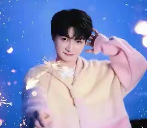 近日，《奔跑吧》节目官方发布新内容，眼尖的网友发现常驻嘉宾周深未被艾特，作为节