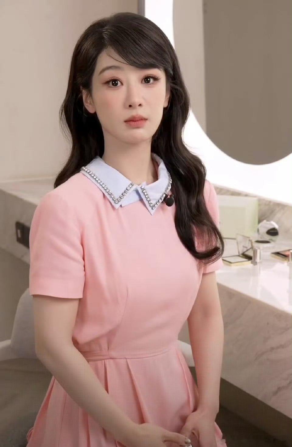 杨紫直播状态，看的出来她是小公主[爱心][爱心]​​​