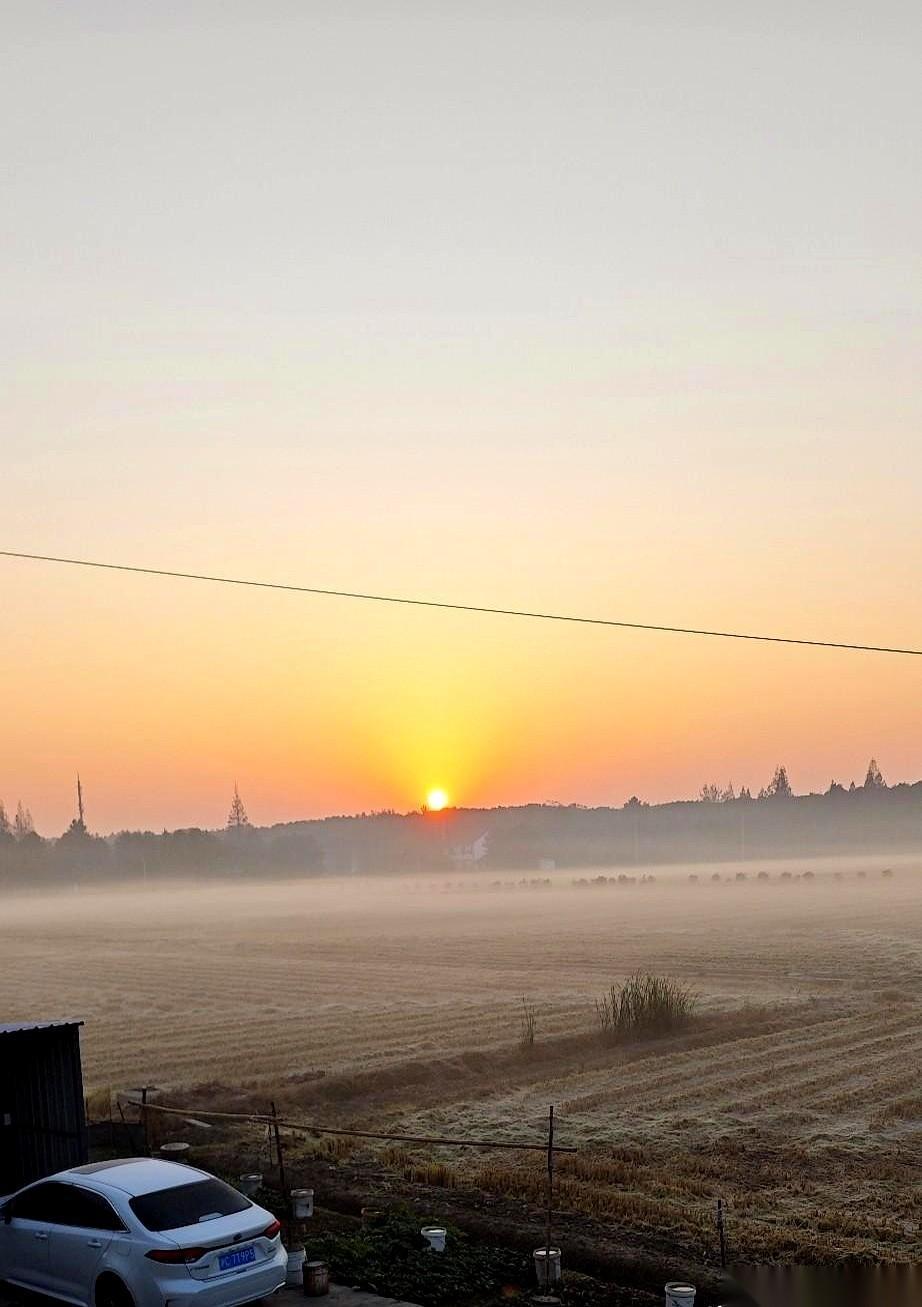 朋友第五次找我借钱，一千块。我没借。她好像还有点不高兴，好几天没理我了。我