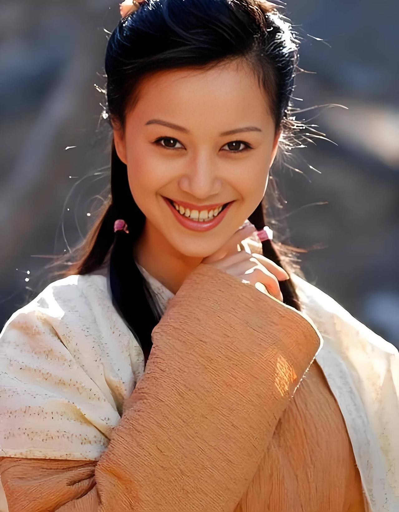 倪虹洁，原来你是这样的。21岁时，她嫁给了比自己大7岁的男友，后男友经商失败