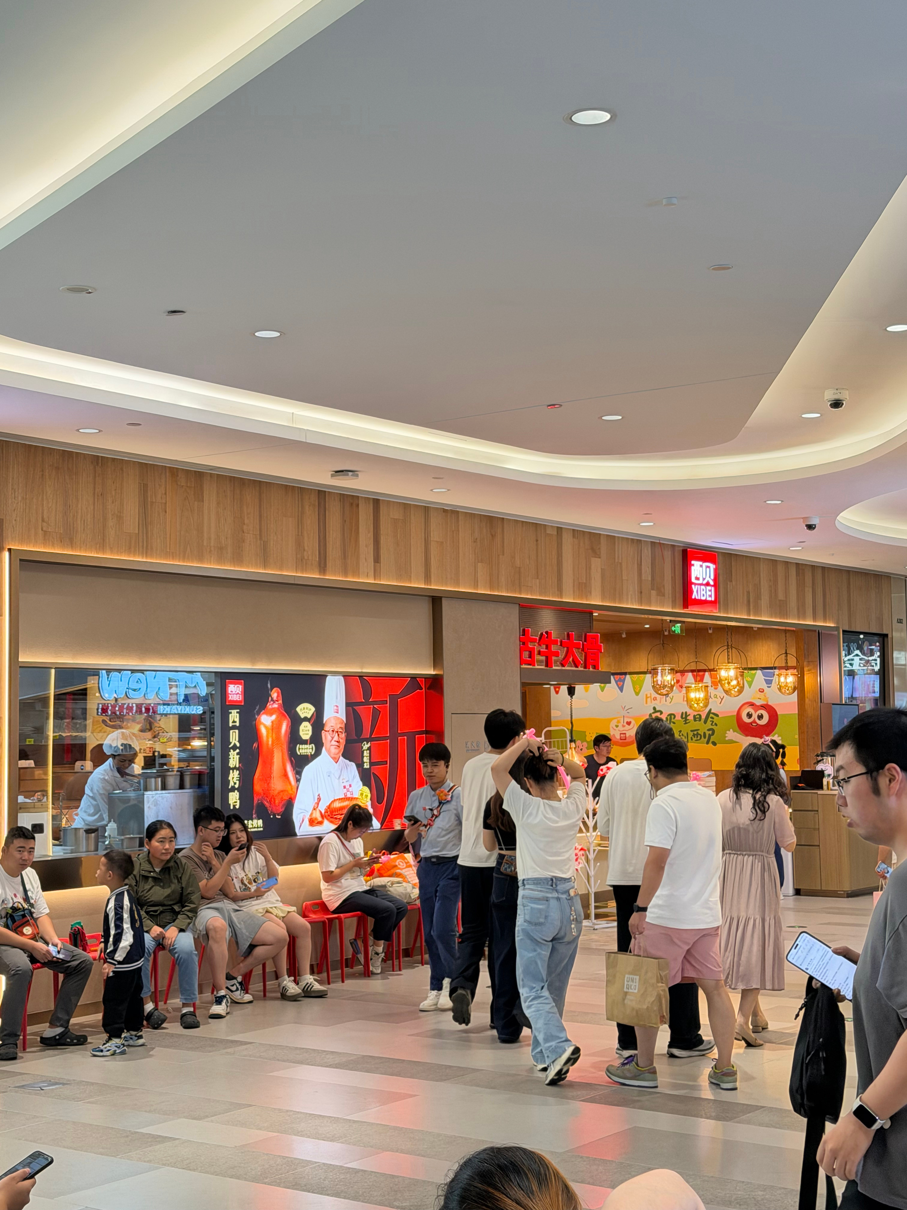 以前万象城这家西贝每次来都要排队，现在空了将近一半[捂脸哭]​​​