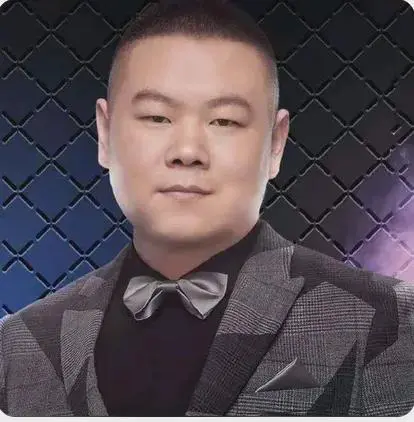 介绍并推荐小岳岳去德云社学相声的那个人，是岳云鹏最大的贵人，问题来了，小岳岳找到