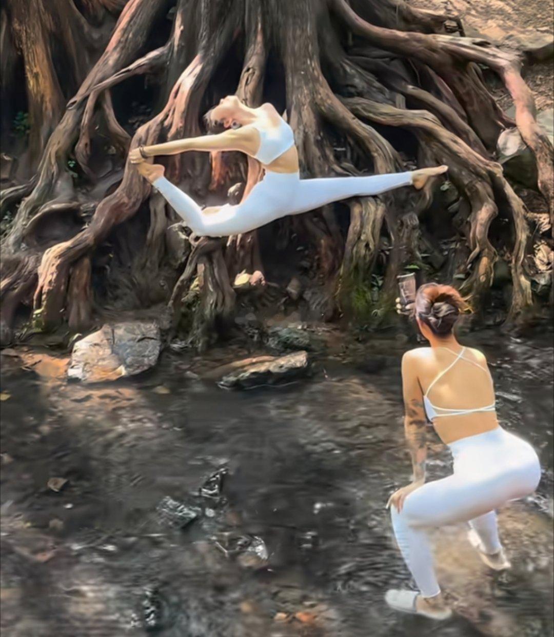 像盘丝洞蜘蛛精在洗澡，有没有这个画面感，没有任何褒贬意思