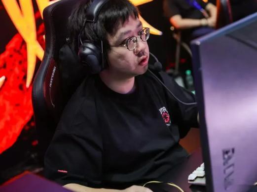 鸡哥为超鸡英熊一轮游背锅了！dota2弹幕：王志勇请指出谁是害超哥老头杯线下一