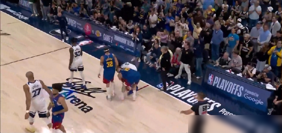 卫冕冠军被当面打脸，华子直接点名约基奇：他就是个假摔演员！约基奇整...