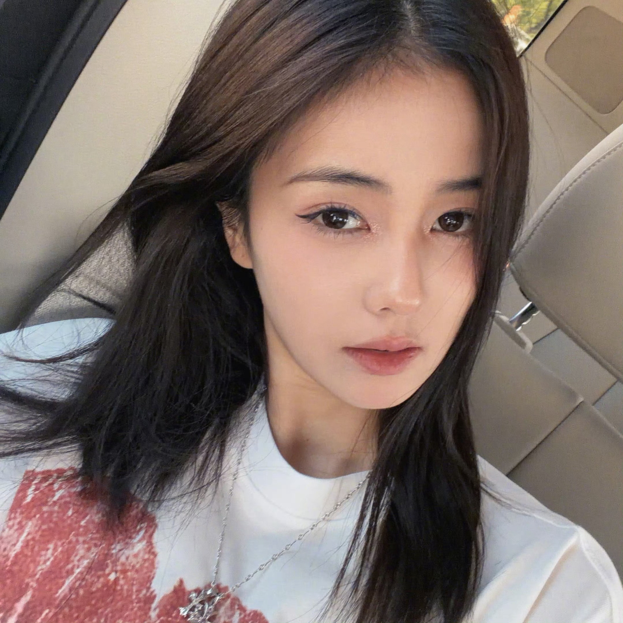 白鹿好好看，章若楠更好看，欧哥该怎么办