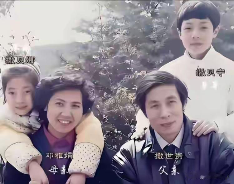钱多有啥用？撒贝宁近况曝光，母亲去世妹妹未婚，父亲成最大遗憾舞台上的聚光灯