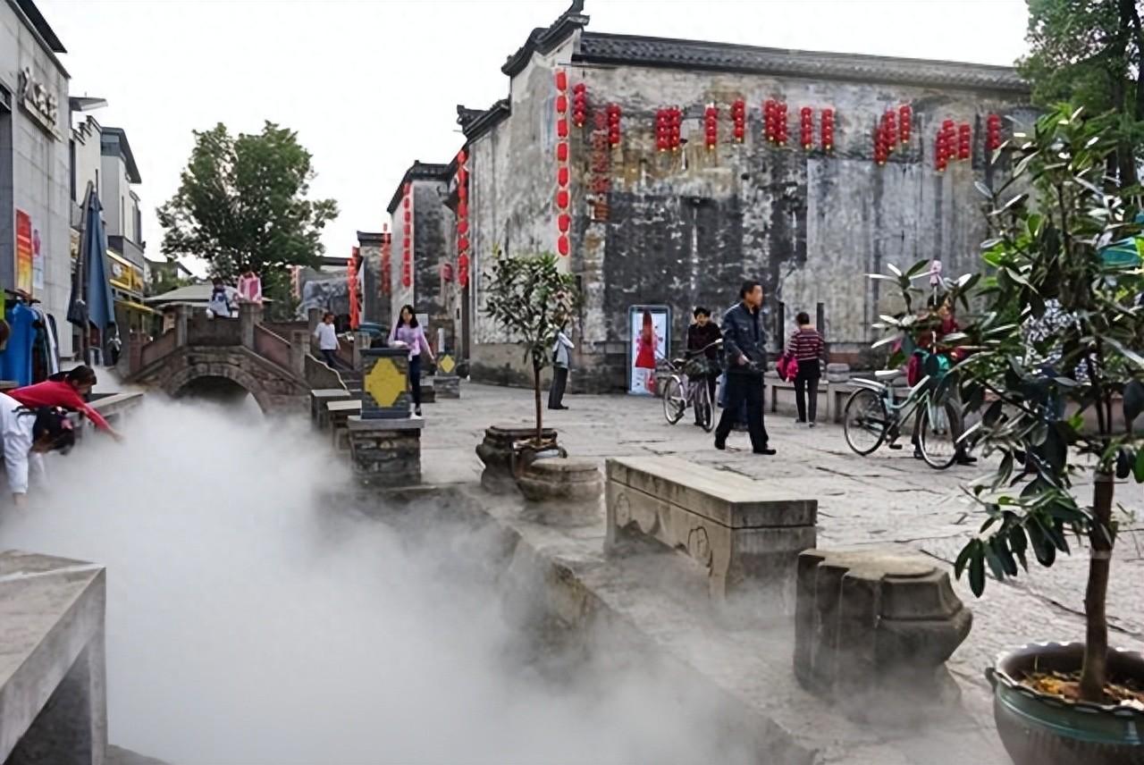 安徽省黄山市因“黄山”地名概念混乱，让不少游客感到困惑，被称作“奇怪”的旅游城市