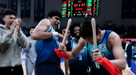 山东男篮惨败宁波30分，队史对阵宁波的13连胜遭遇终结。CBA常规赛，山东男篮客