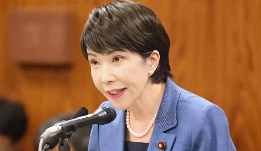 如今的日本政坛，最尴尬的一幕正在上演。身为首相的高市早苗，已然陷入无人接洽、内