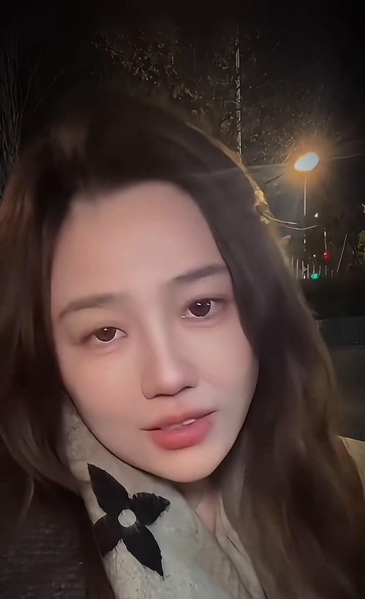 我是真的搞不懂有些蠢女人是怎么想的，你为什么非要去逼走一个满心满眼都是你的男人？