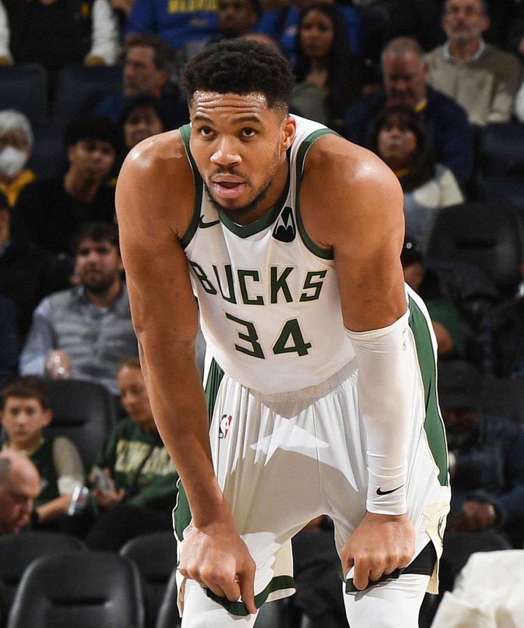 不吹不黑，今日字母哥和戈登对决的数据对比！字母哥：今日出战33分钟，投篮17中