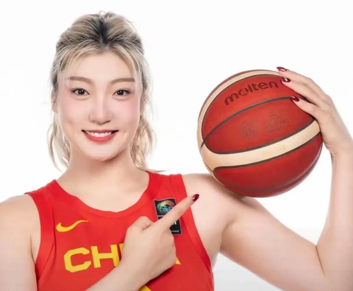 现在终于明白宫鲁鸣为什么不带李梦了！根本不是因为她状态下滑有多严重，也不是因为李