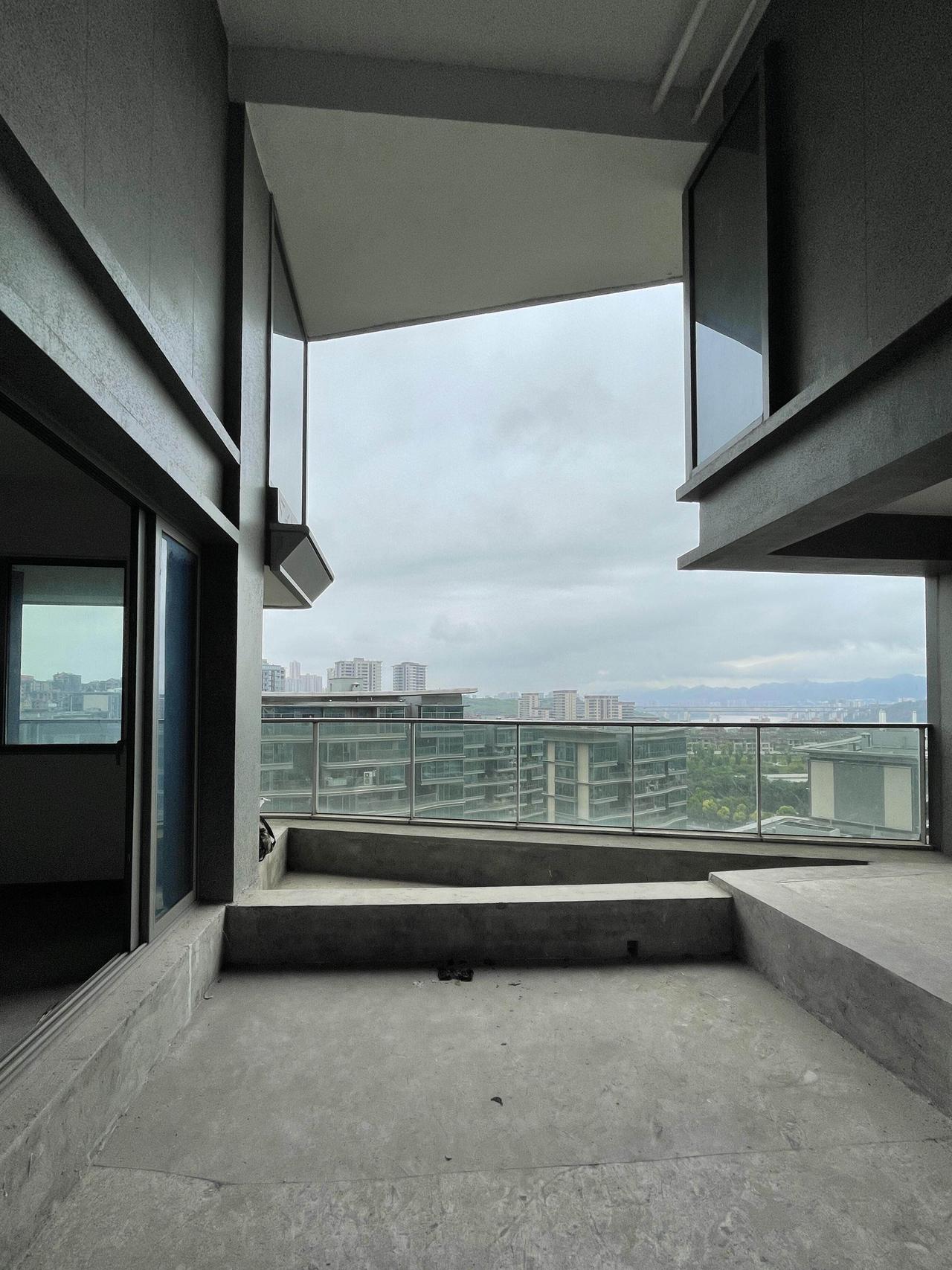 重庆一女子晒出自己的家，建面190m²，套内180m²，四代住宅，房子大概400