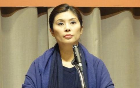 郑丽文现在估计肠子都悔青了。她后悔的不是给日本灾区伸了援手，也不是以个人名义