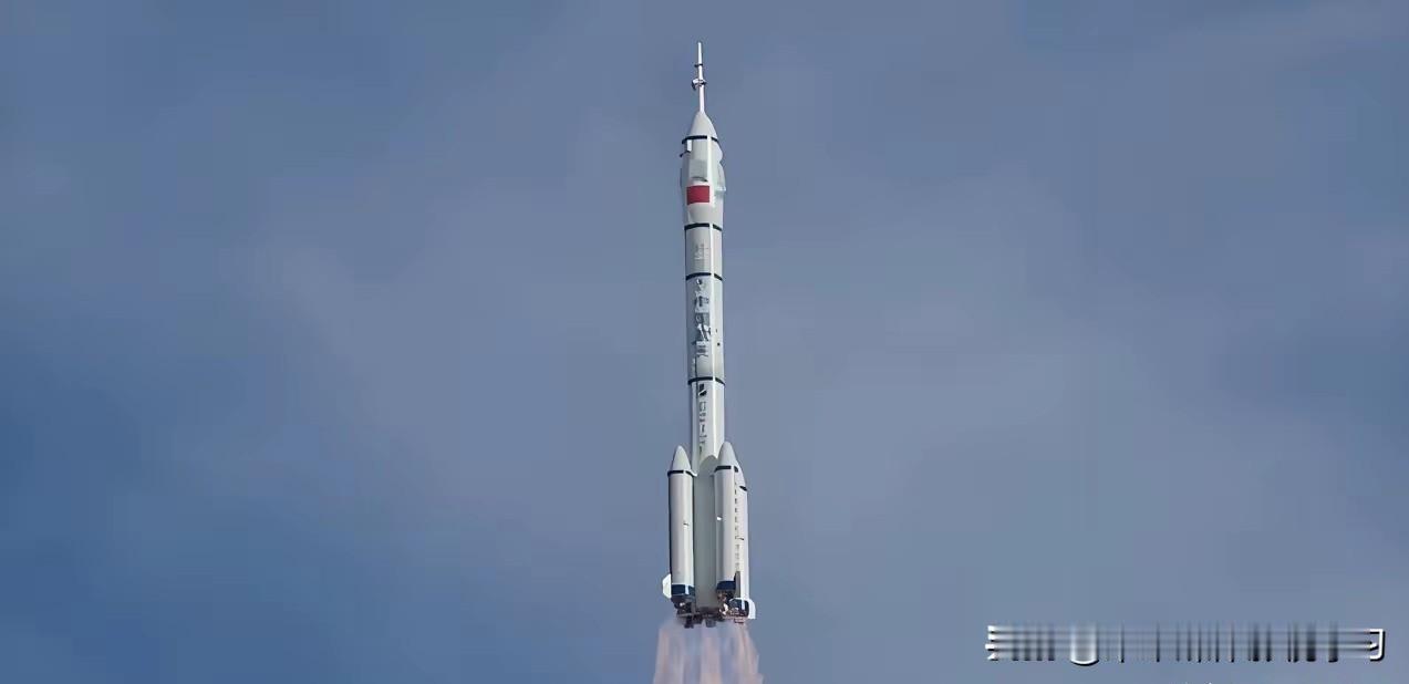 咱们航天又秀了一把神操作！神舟二十号被撞出裂纹，结果航天员改乘二十一号飞船顺利回