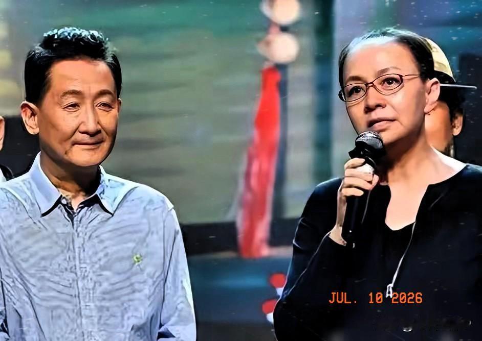 兄妹疏远十多年。梁欢铁了心要嫁英达。亲哥梁天最后只能跪下，说“你将来后悔了，