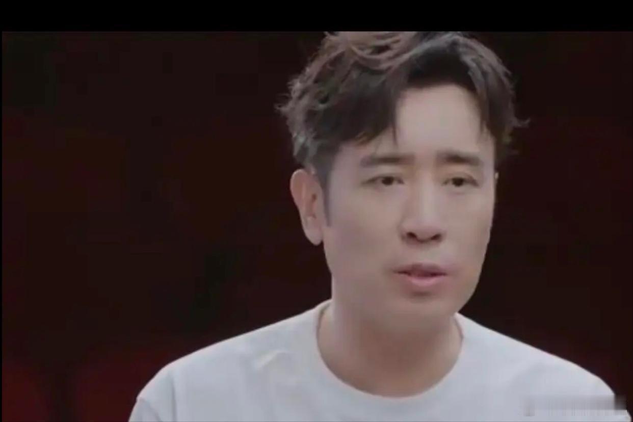 演员于和伟说：“在我大学即将毕业时，有天校领导突然找我谈话，我不知道怎么回事，所