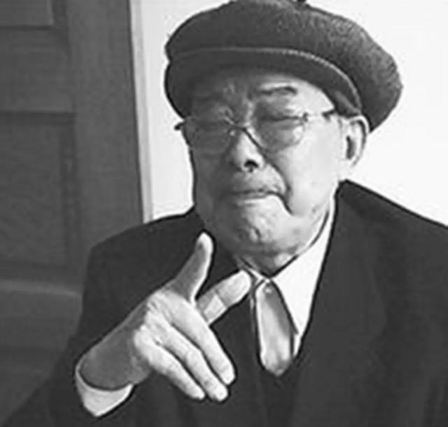 1979年，解放军军长陈家贵从前线回国，就在街上遇到了几个小混混碰瓷，还向他索要