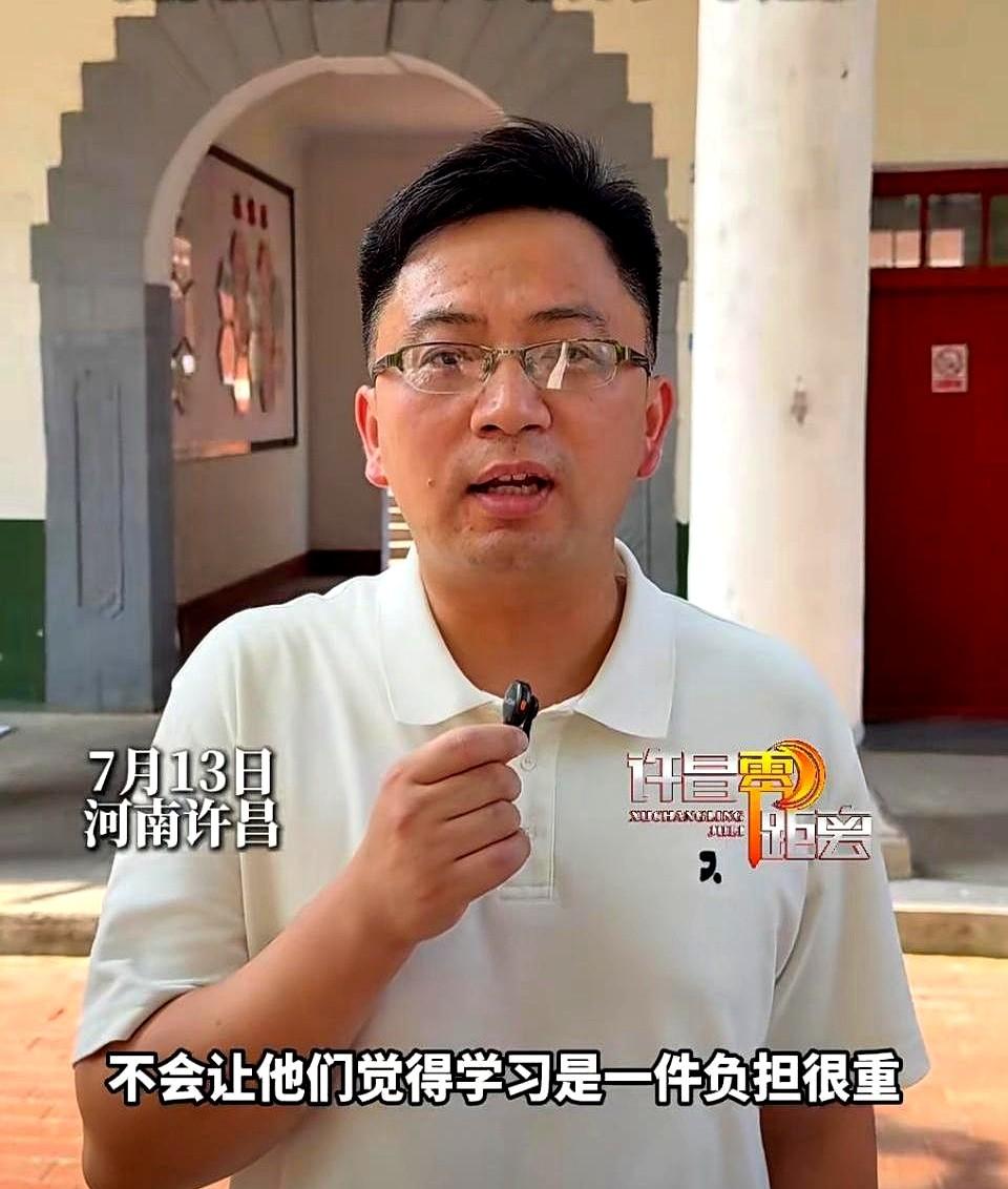近日，河南许昌高中传来喜讯，某毕业班同学中有5人高考成绩超过班主任老师把自己的