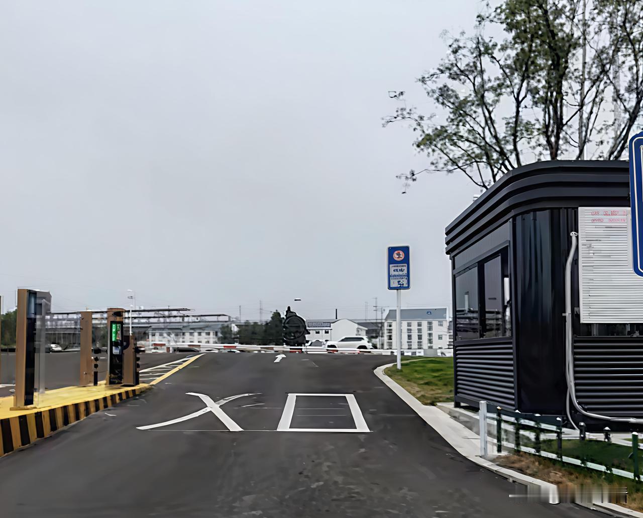 扬州东站停车党福音！新增372个车位太香了🚗来扬州玩或者赶高铁的宝子们，