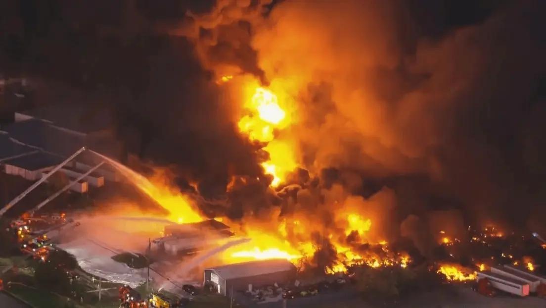 美国大规模空难！爆炸后人员伤亡惨重，航班停飞，炸弹威胁无休止这不是虚构的灾