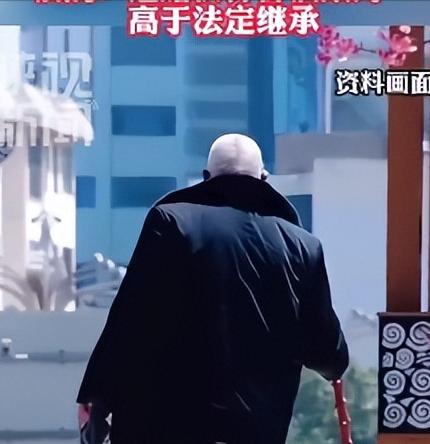 “真让人寒心！”陕西独居孤寡老人李大爷晚年无人依靠，侄女小丽主动承担起照料责任，