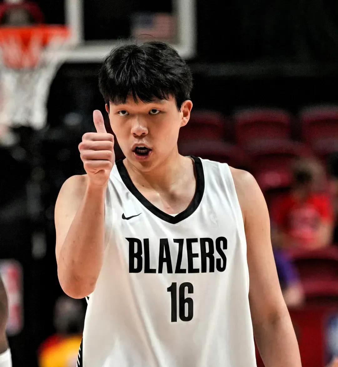 杨瀚森次战得分再上双，有亮点也有不足，体能失误篮板有瑕疵，NBA夏联G2小杨一隔
