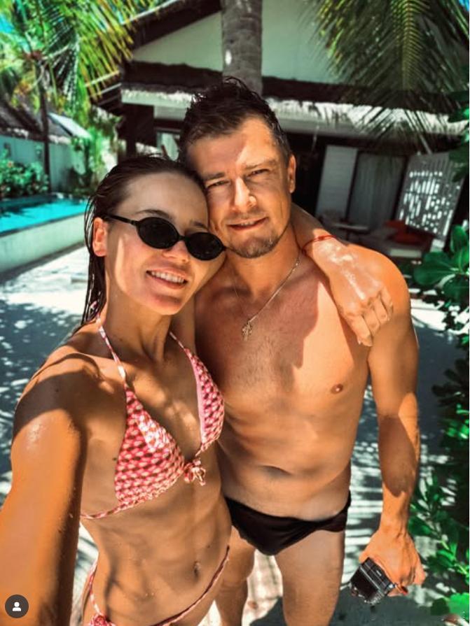 库德梅托娃这也是在马尔代夫度假吧？评论一堆提到鲁内的