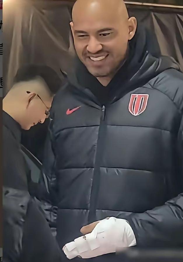 蓉城费利佩不出战重庆铜梁龙也不轻松！虽然重庆铜梁龙有主场优势，有主场球迷支持，但