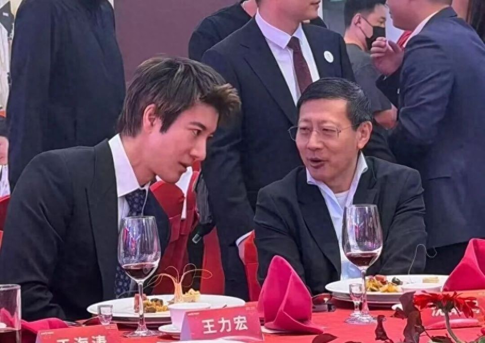 章子怡四年投资翻百倍套现，王力宏坐镇上市晚宴，谁是资本赢家？