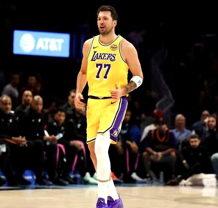 湖人队被卫冕冠军雷霆队打懵了！前脚刚两胜火箭、绝杀掘金，大伙儿都以为湖人要起