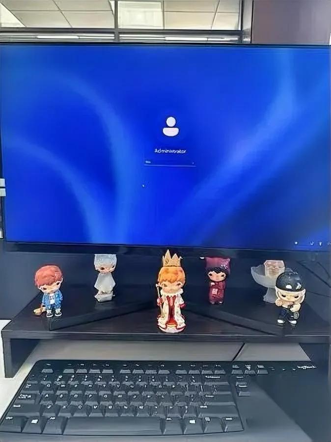 我们前台突然“失联”了三天。上周她找主管要请七天假，就说“想回家歇着”，没给