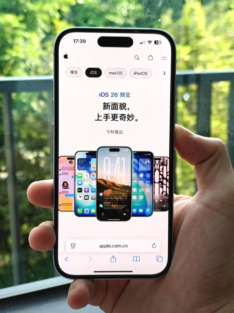 演都不演了，苹果在官网更新了iOS26的介绍，但是删除所有与“AppleIn
