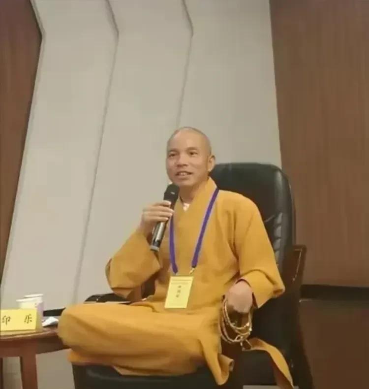 现在的网友“扒人”速度也太快了！印乐住持才刚到少林寺上任一天，过往经历就被网