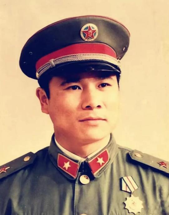 在对越南自卫反击战中，一个人干掉半个排越军特工的铁血兵王，曾经威震南疆的战斗英雄