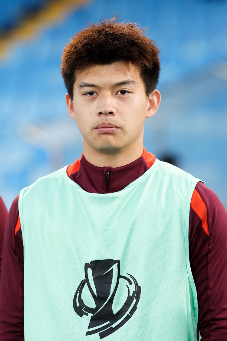 体坛: U23国足队长刘浩帆已可以动球, 随时做好上场准备