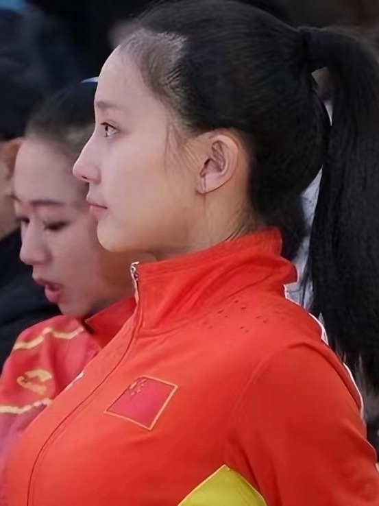 张豆豆这个底子真好，原来是学艺术体操的，颌面不比女明星差…孙杨确实嫁得好
