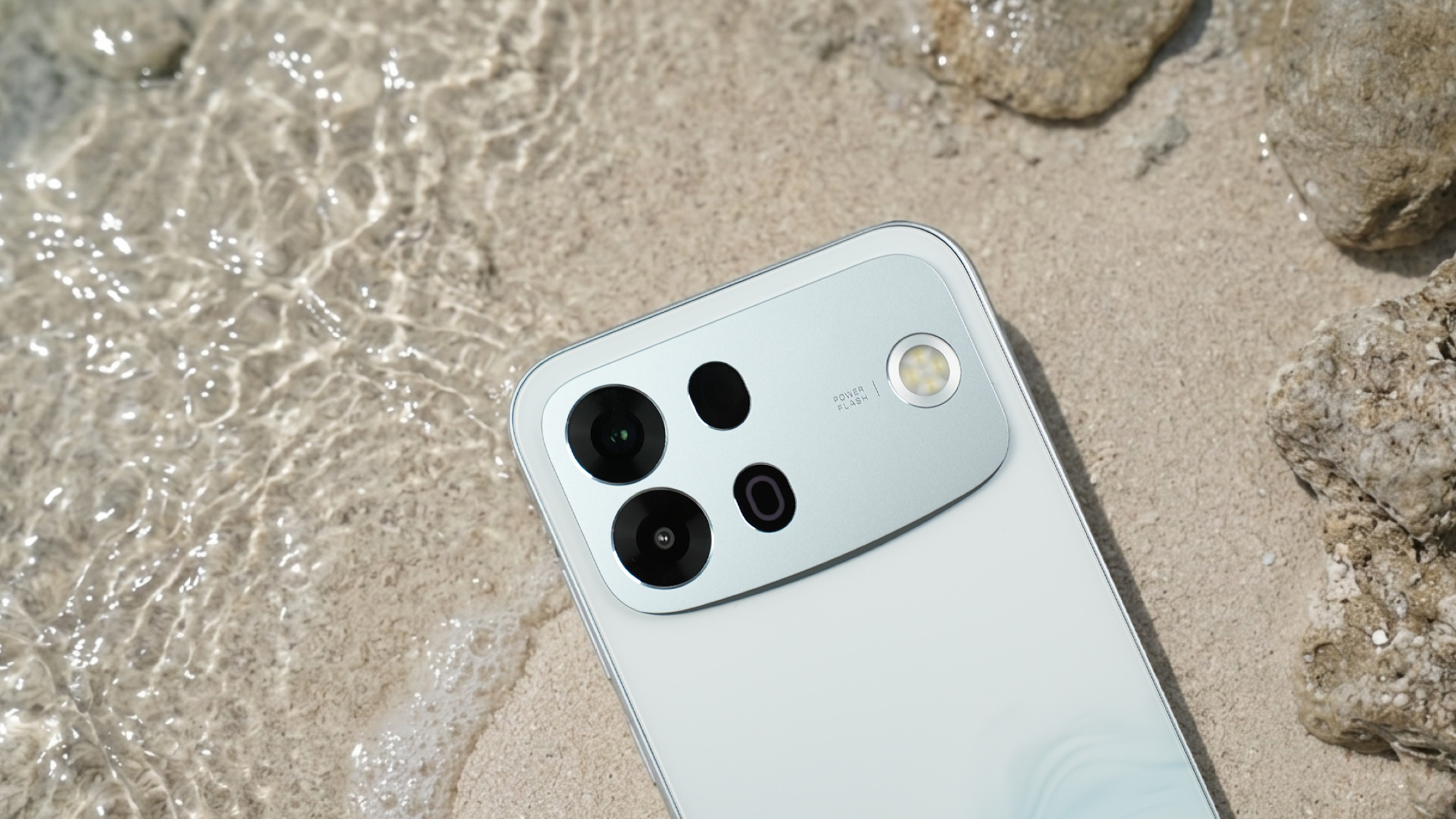 来一组OPPOA7ProMax的图赏，感受一下OPPO第一款万级电池的手机