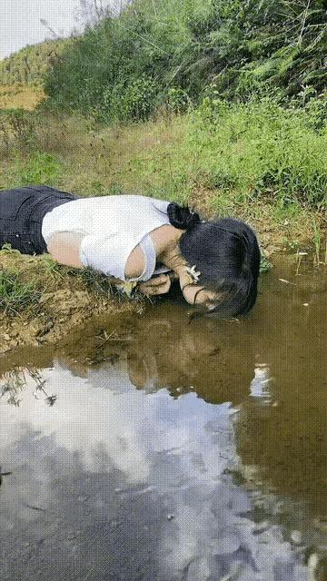 野外的水，不能随便喝吧，应该有很多细菌