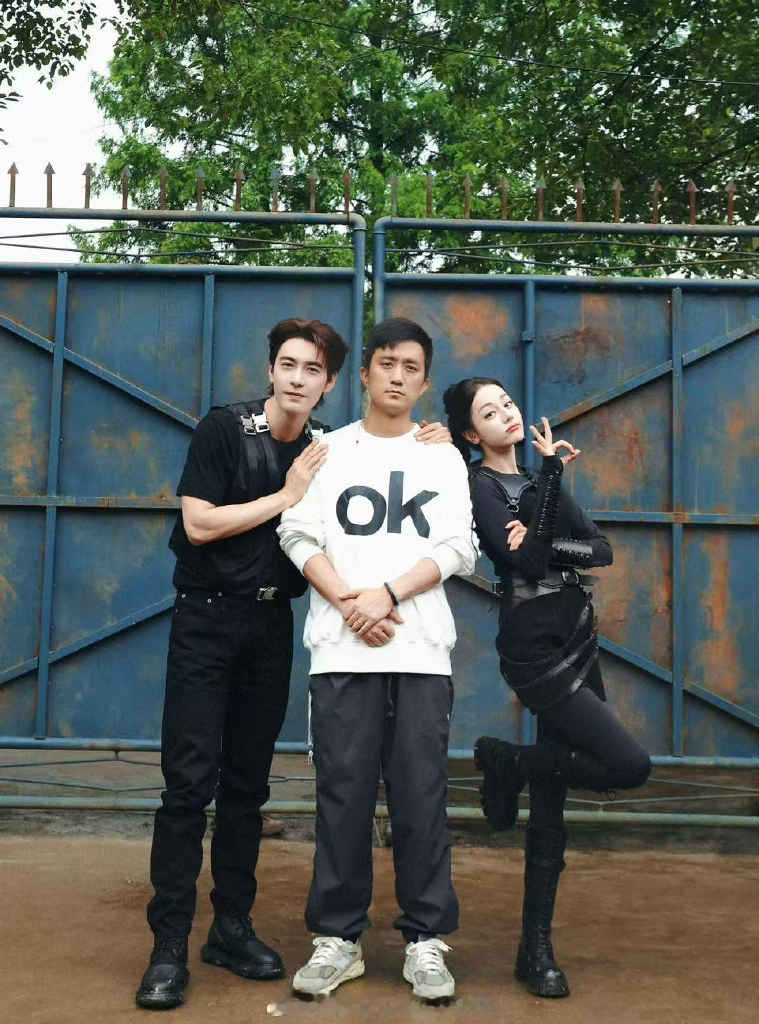 迪丽热巴陈星旭田里合照迪丽热巴陈星旭互晒合照迪丽热巴陈星旭田里合照