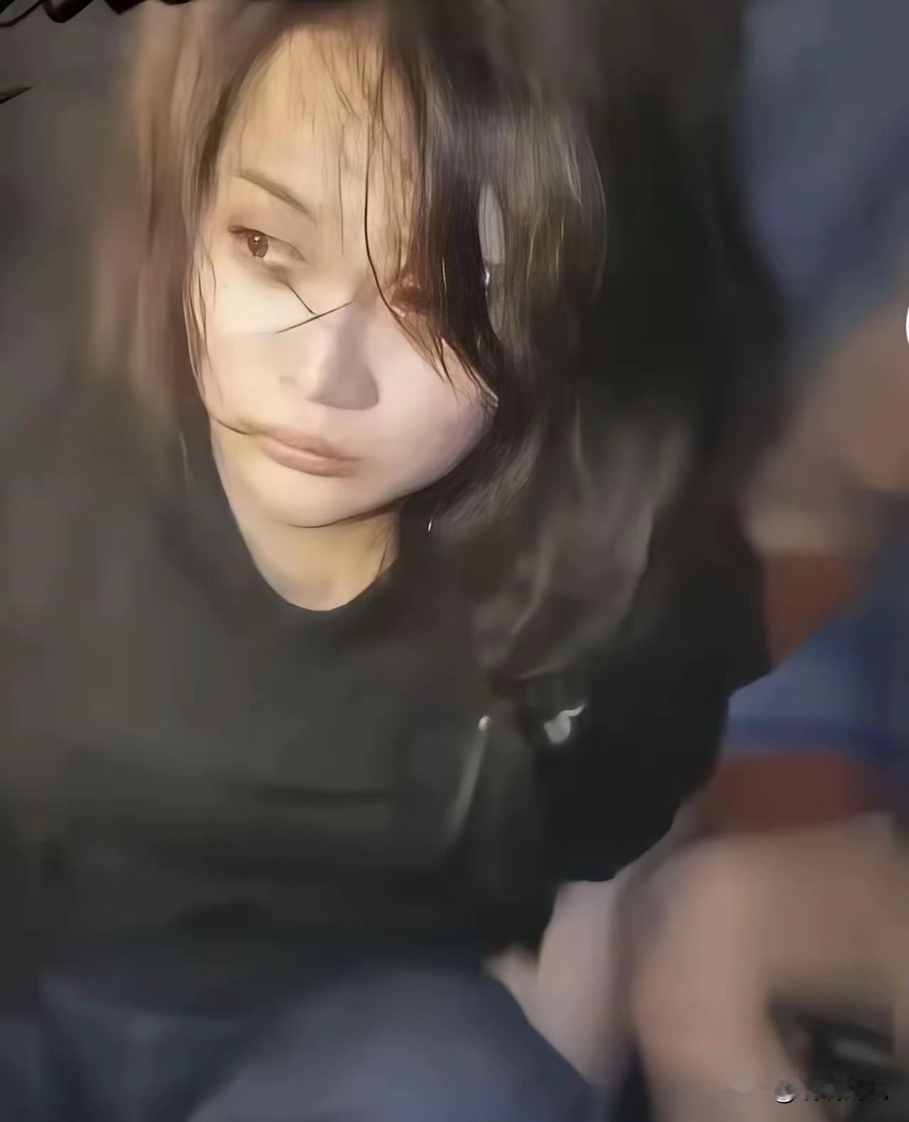 东南亚一姐刷屏！持枪劫狱护男友，为啥戳中无数男人的心？最近刷