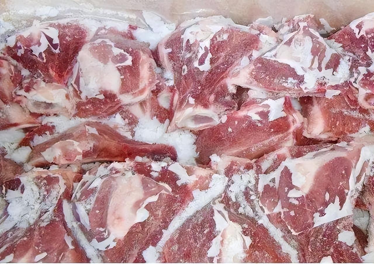 越来越多的人患肠癌！医生含泪苦劝：冰箱久置的4物，别再吃了！冰箱里塞满剩