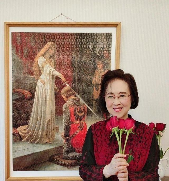 1964年，琼瑶离婚后，做了平鑫涛的情妇。平鑫涛的妻子哭着求她，把丈夫还给自己，
