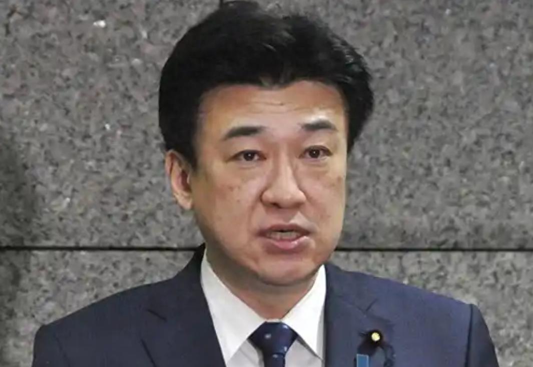 日本突然拉拢五国开会，中国强硬警告，美国暗中放话。12月17日日本官房长官木