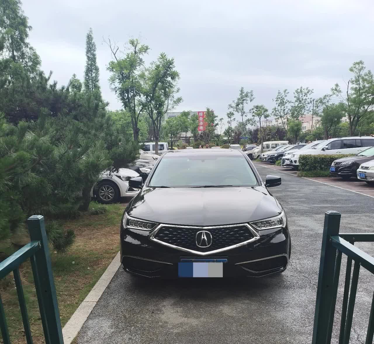 是我看花了眼，还是长安换了新车标，如果都不是，那这是什么车？
