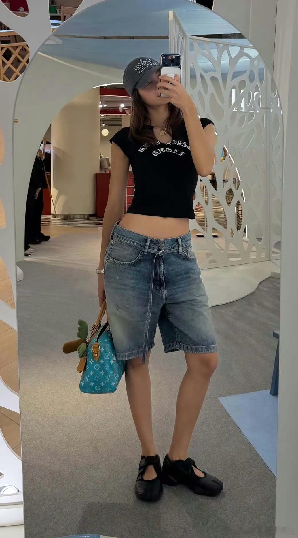 Lisa好薄一片线下生图，薄薄一片，体态状态太出众